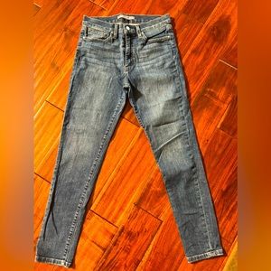 Woman’s Joe’s jeans. Medium wash skinny. High rise
